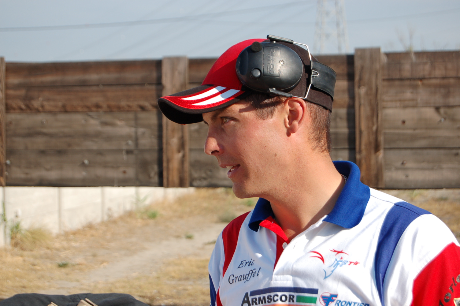 Световният шампион по IPSC Ерик Грауфел на мач